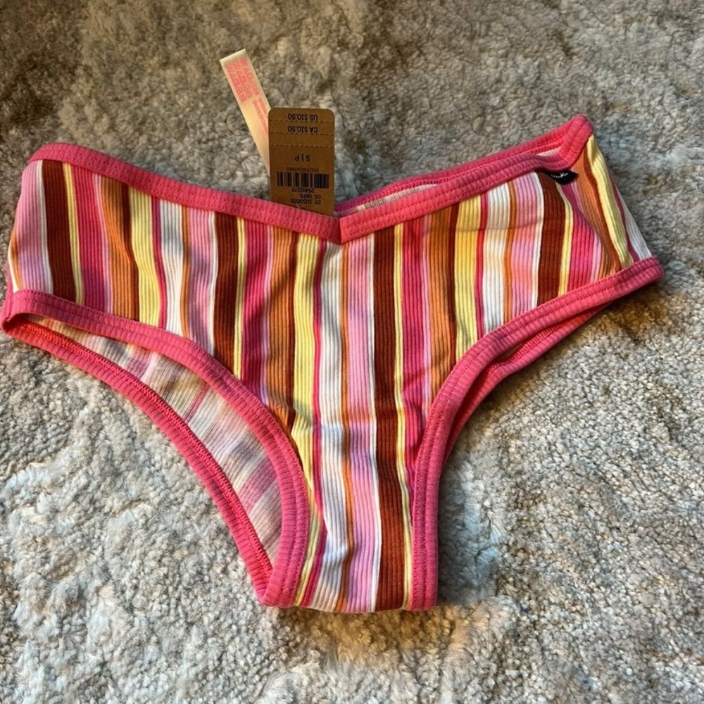 New Victoria’s Secret vs pink cheeky panty